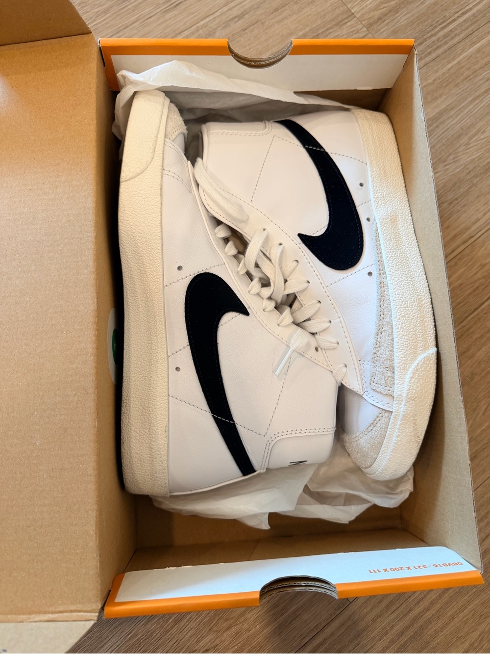 Nike Women’s Blazer Mid ’77 Vintage - White with Black Swoosh